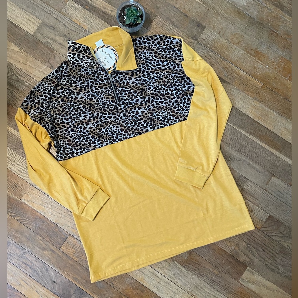 Sunshine & Rodios Size Med Top NWT
